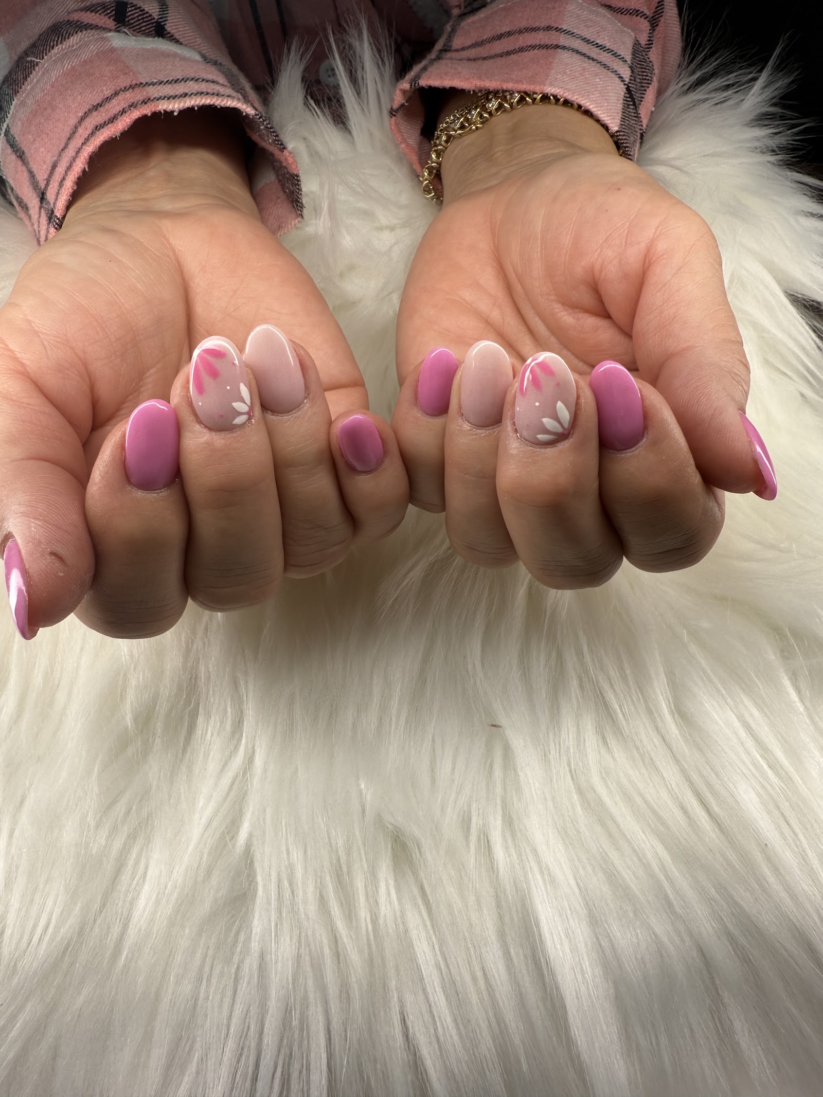 Via Nails nail photo 2